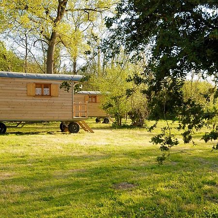 La Ferme Du Marais Poitevin - Roulotte Hotel Benet ภายนอก รูปภาพ