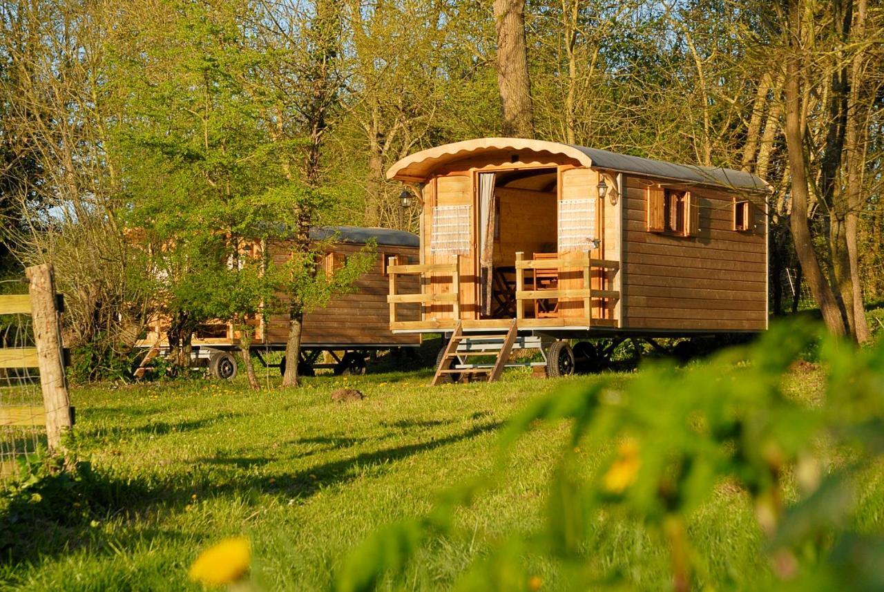 La Ferme Du Marais Poitevin - Roulotte Hotel Benet ภายนอก รูปภาพ