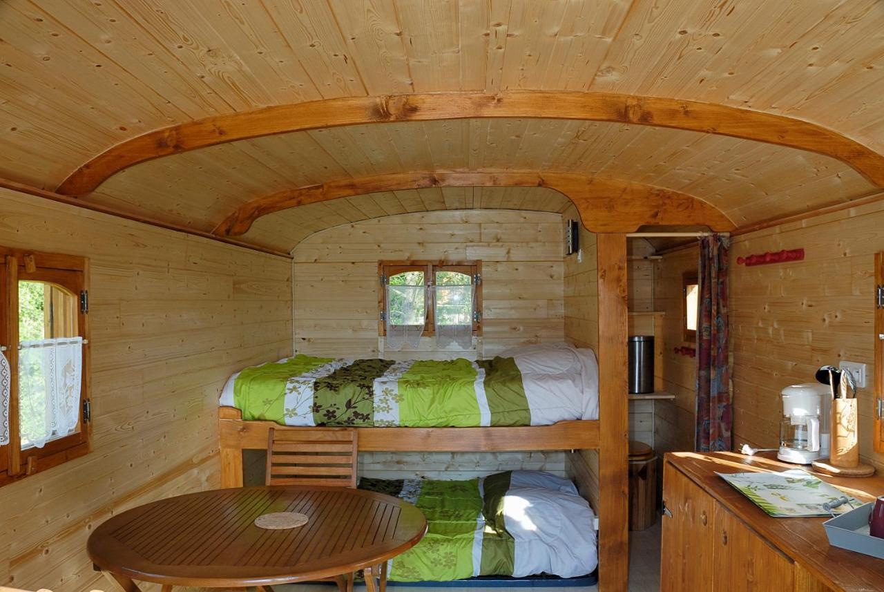La Ferme Du Marais Poitevin - Roulotte Hotel Benet ภายนอก รูปภาพ