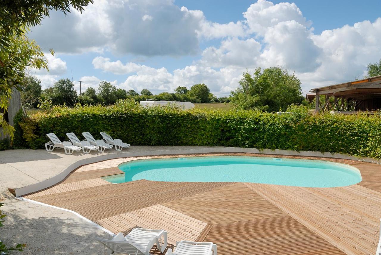 La Ferme Du Marais Poitevin - Roulotte Hotel Benet ภายนอก รูปภาพ
