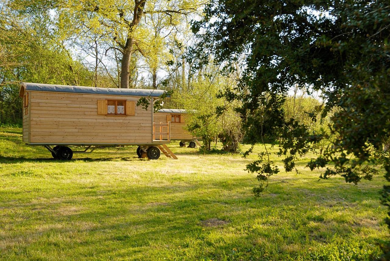 La Ferme Du Marais Poitevin - Roulotte Hotel Benet ภายนอก รูปภาพ