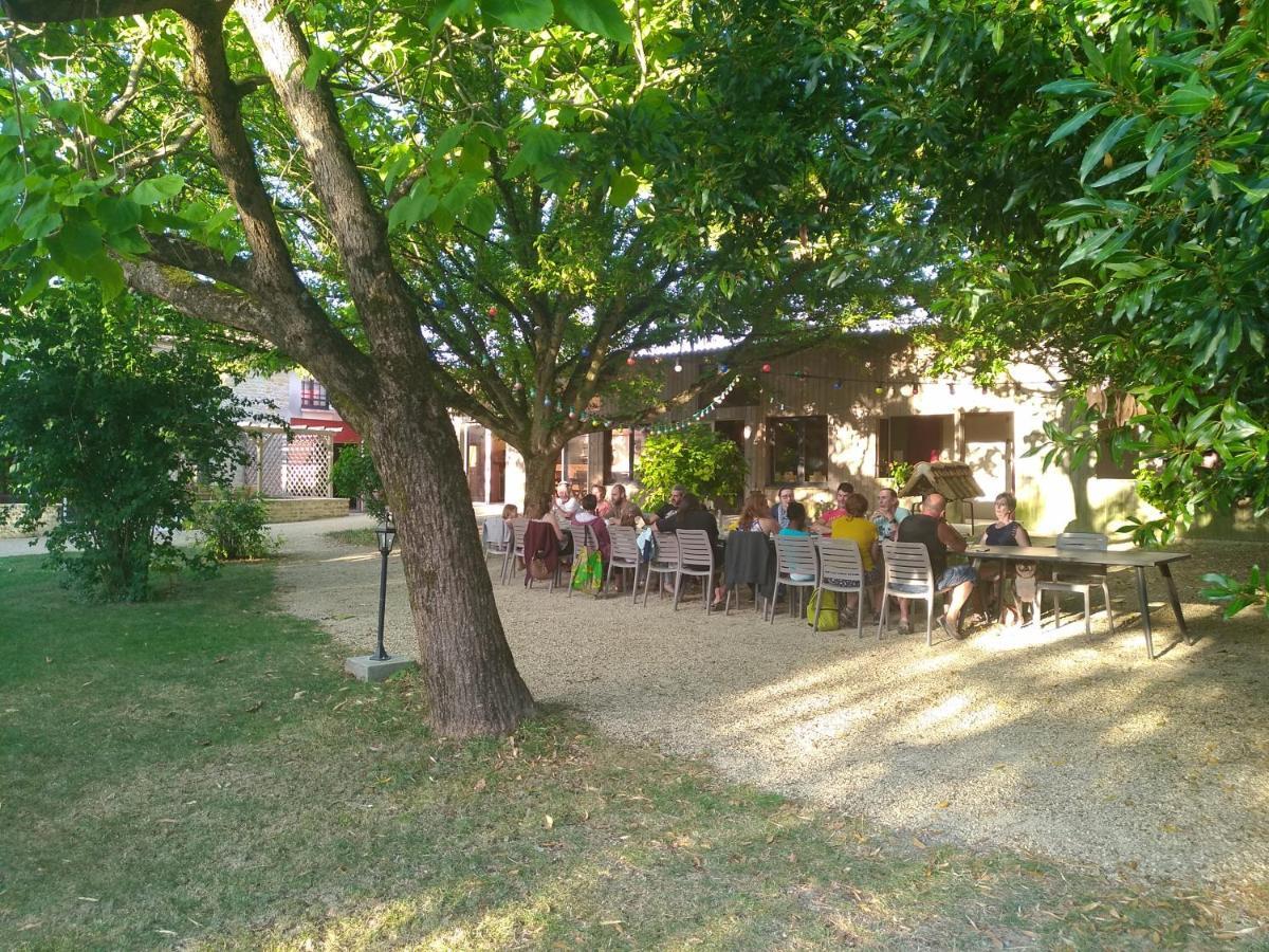 La Ferme Du Marais Poitevin - Roulotte Hotel Benet ภายนอก รูปภาพ